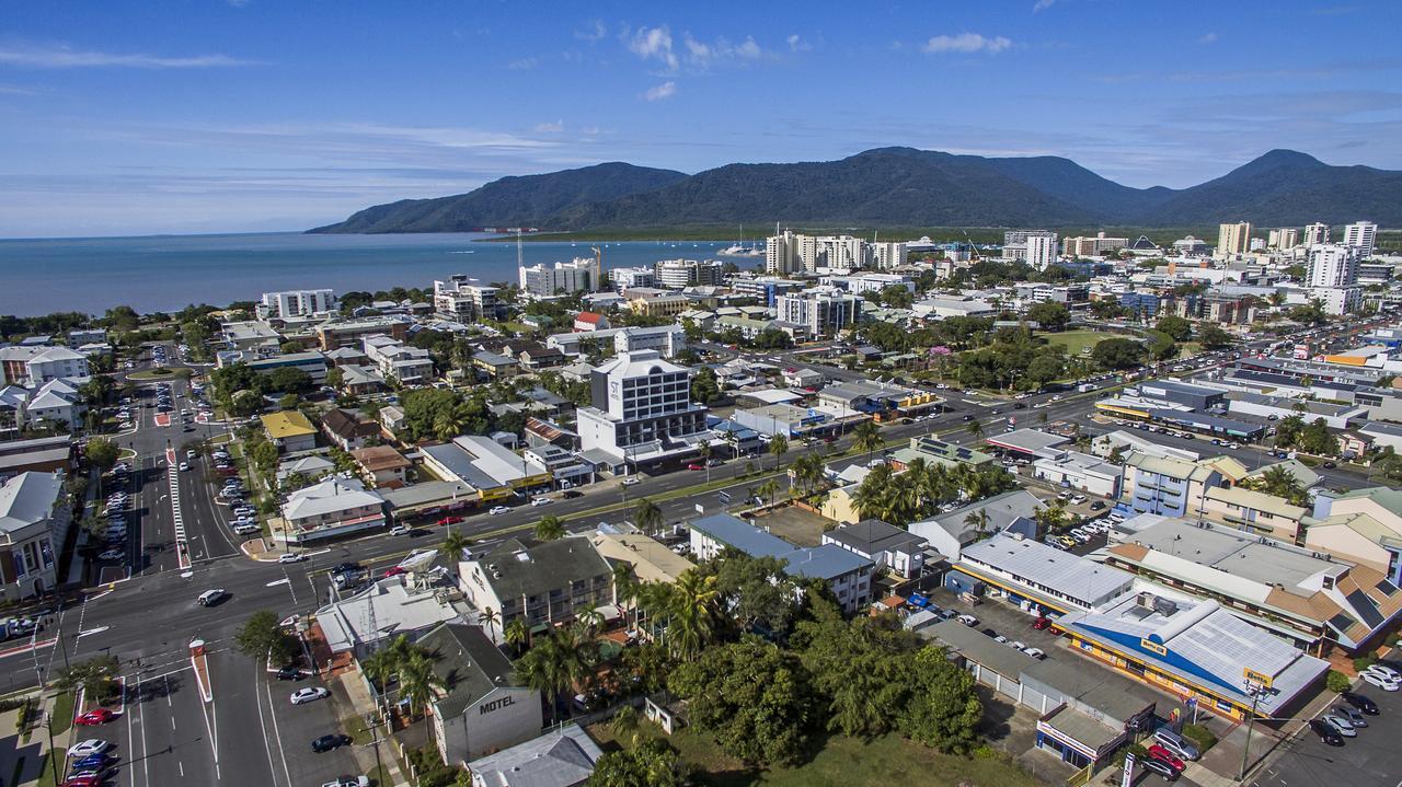 Sunshine Tower Hotel Cairns Exterior photo