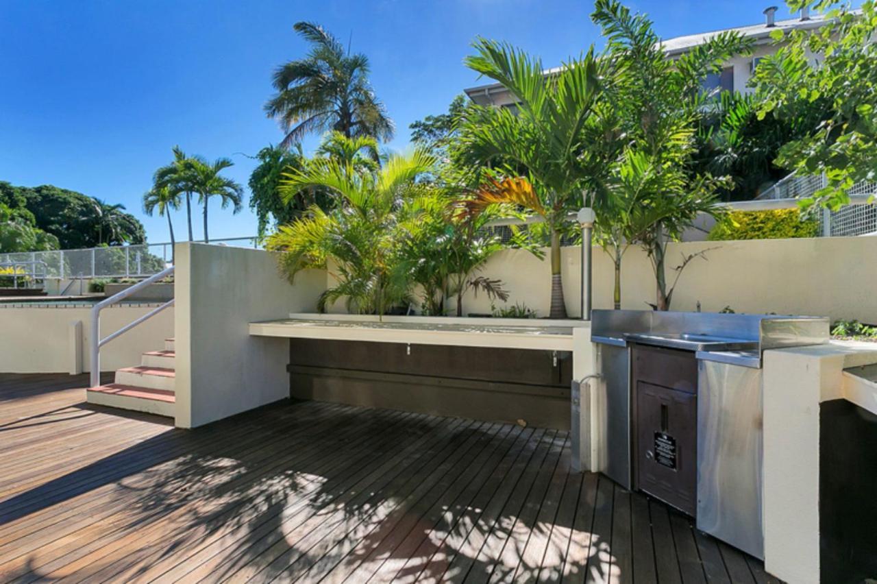 Sunshine Tower Hotel Cairns Exterior photo